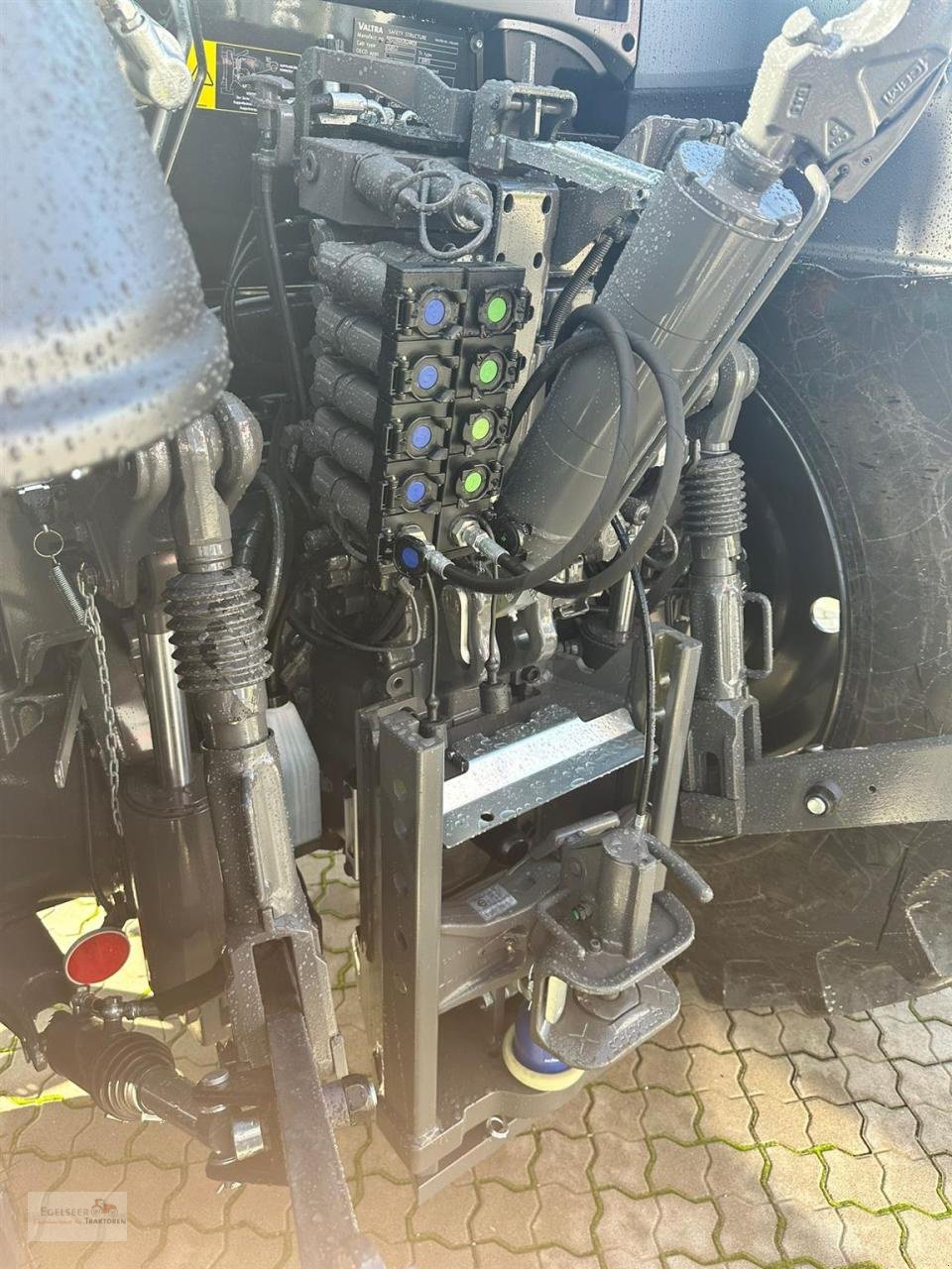 Traktor типа Valtra T235D, Gebrauchtmaschine в Fürth / Burgfarrnbach (Фотография 3)