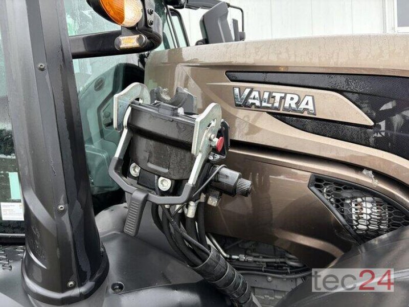 Traktor типа Valtra T235D, Gebrauchtmaschine в Diez (Фотография 8)