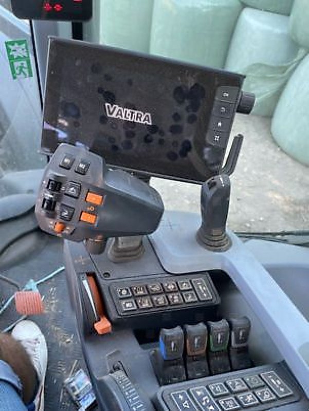 Traktor typu Valtra T235V, Gebrauchtmaschine v Carcassonne (Obrázek 4)