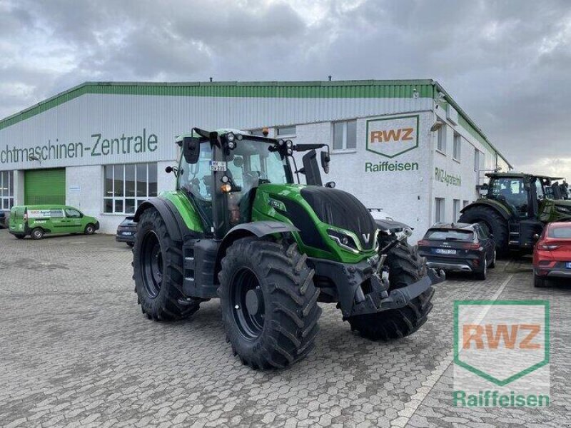 Traktor van het type Valtra T235V, Vorführmaschine in Kruft (Foto 1)
