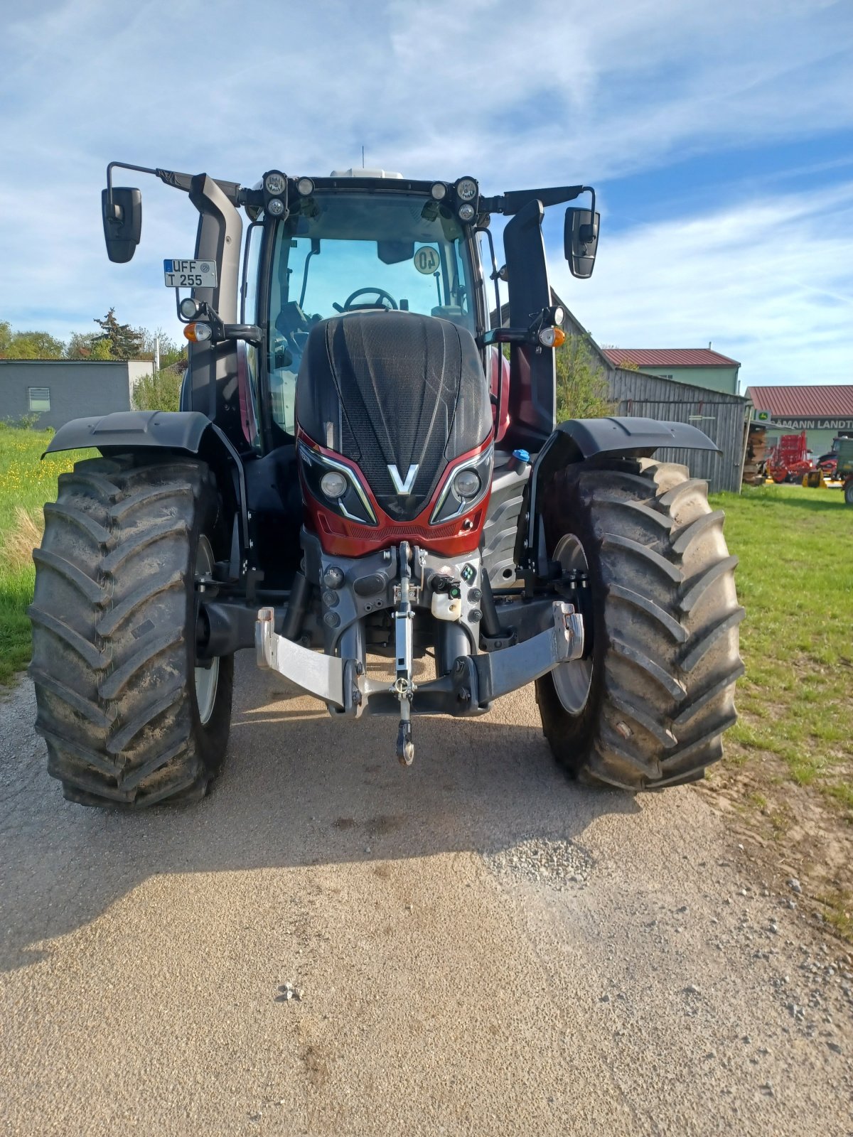 Traktor des Typs Valtra T254 V, Gebrauchtmaschine in Uffenheim (Bild 2)
