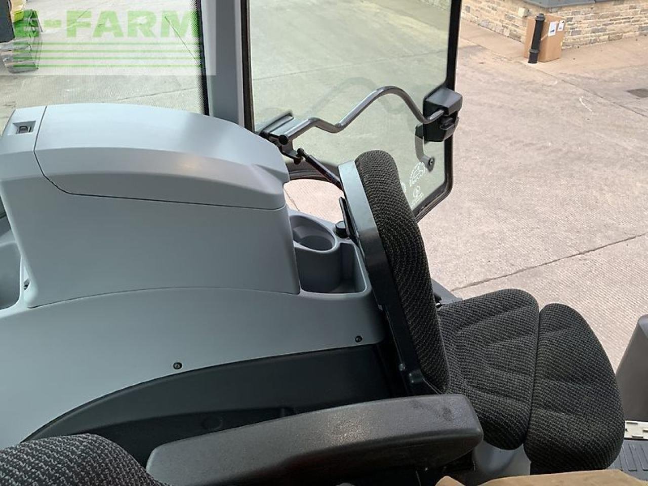 Traktor от тип Valtra t254 versu tractor (st24771) Versu, Gebrauchtmaschine в SHAFTESBURY (Снимка 23)