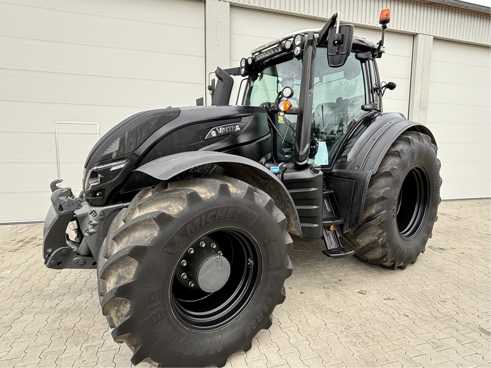 Traktor des Typs Valtra T254 Versu, Gebrauchtmaschine in Bad Oldesloe (Bild 1)