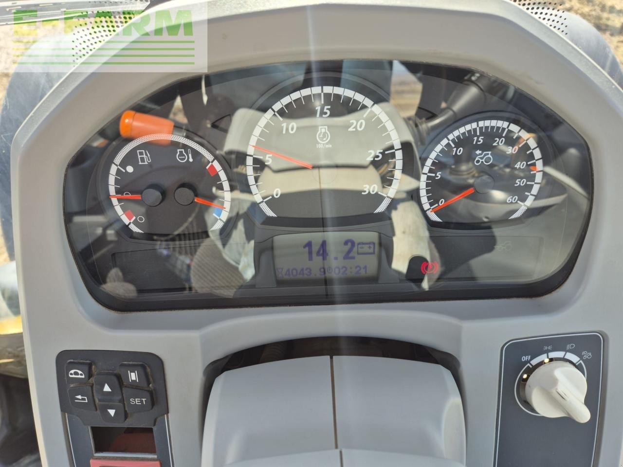 Traktor des Typs Valtra T254, Gebrauchtmaschine in Hamburg (Bild 14)