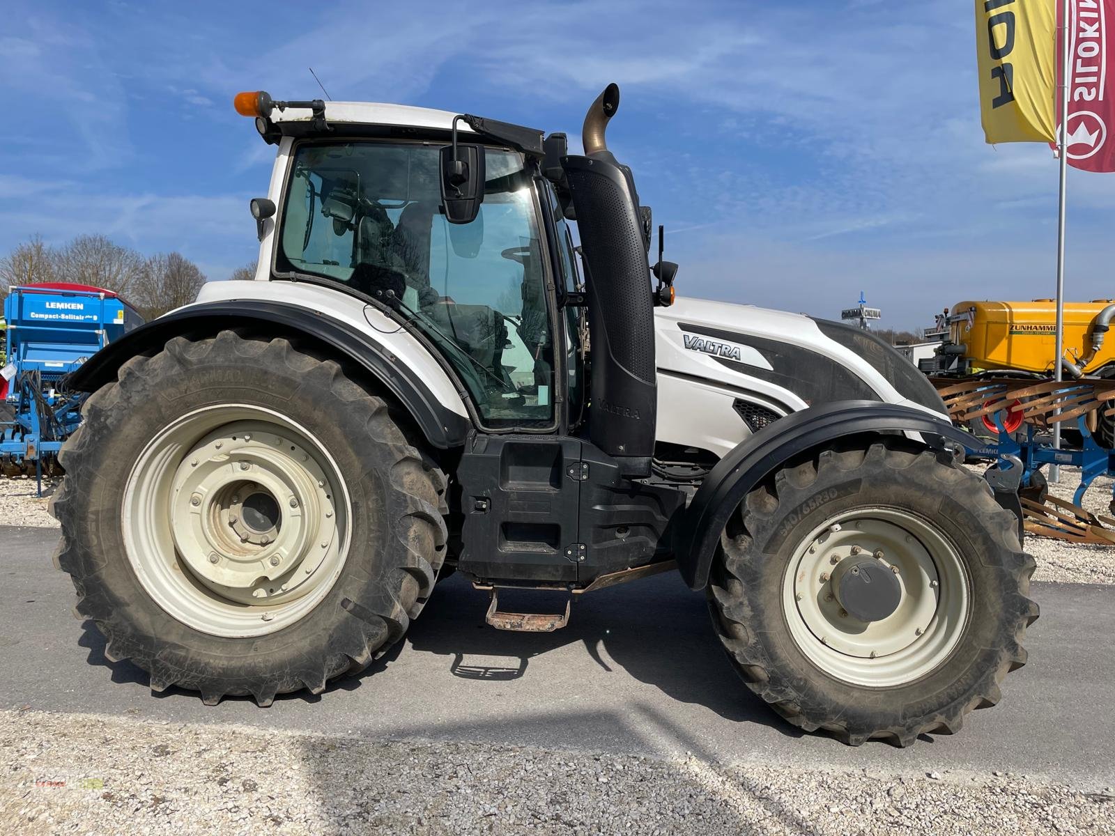 Traktor du type Valtra T254, Gebrauchtmaschine en Langenau (Photo 8)