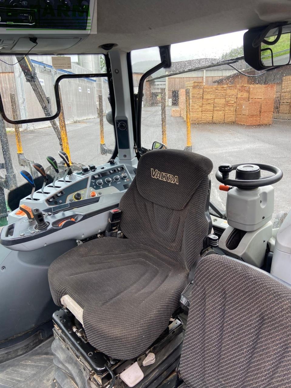 Traktor of the type Valtra T254S, Gebrauchtmaschine in Hamburg (Picture 13)