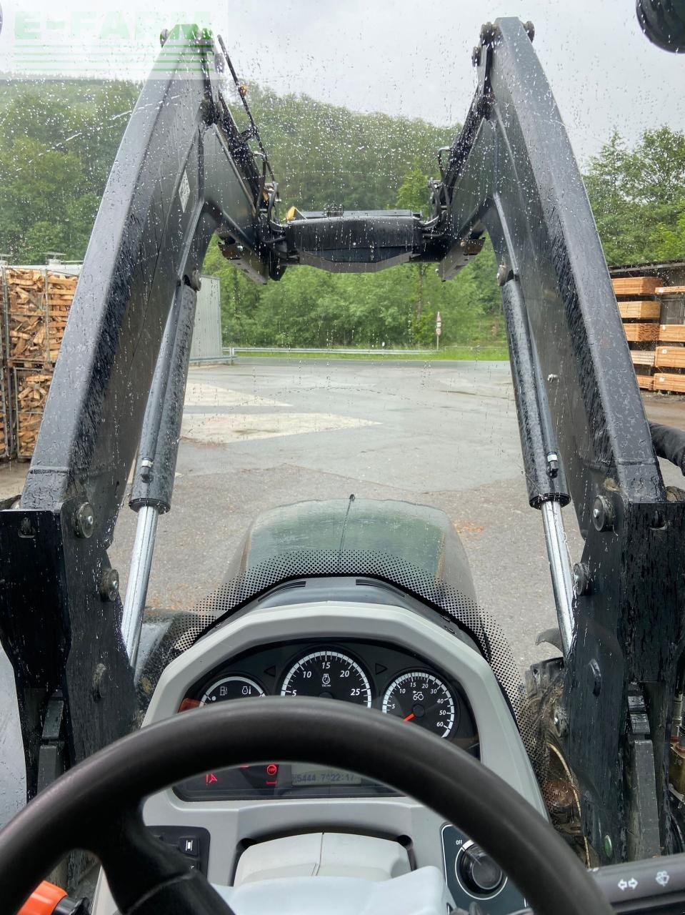 Traktor of the type Valtra T254S, Gebrauchtmaschine in Hamburg (Picture 16)