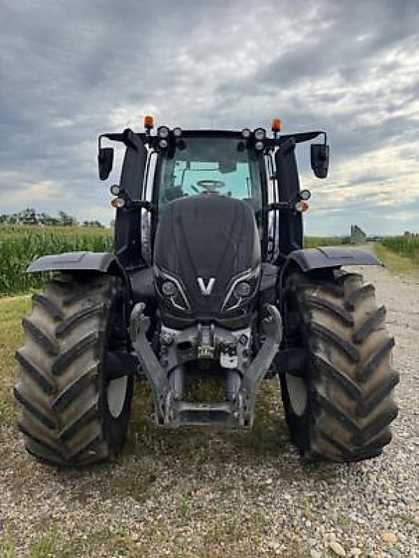 Traktor типа Valtra T254V, Gebrauchtmaschine в Sainte-Croix-en-Plaine (Фотография 5)