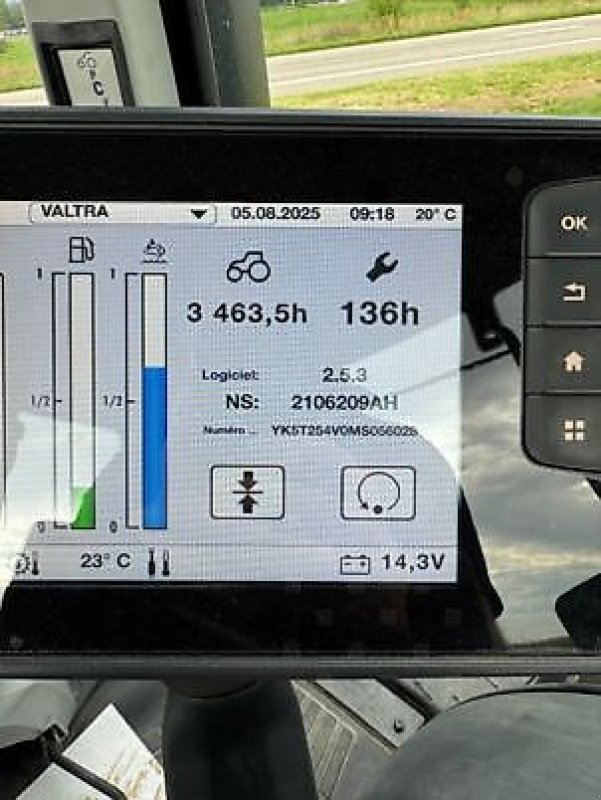 Traktor типа Valtra T254V, Gebrauchtmaschine в Sainte-Croix-en-Plaine (Фотография 15)