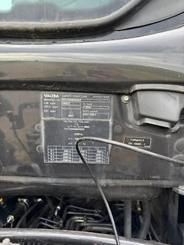 Traktor типа Valtra T254V, Gebrauchtmaschine в Sainte-Croix-en-Plaine (Фотография 16)