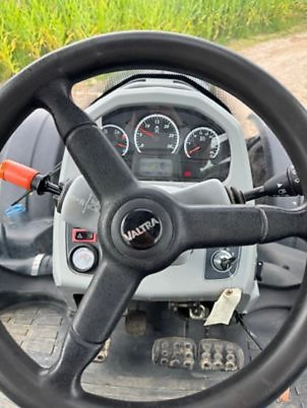 Traktor des Typs Valtra T254V, Gebrauchtmaschine in Sainte-Croix-en-Plaine (Bild 12)