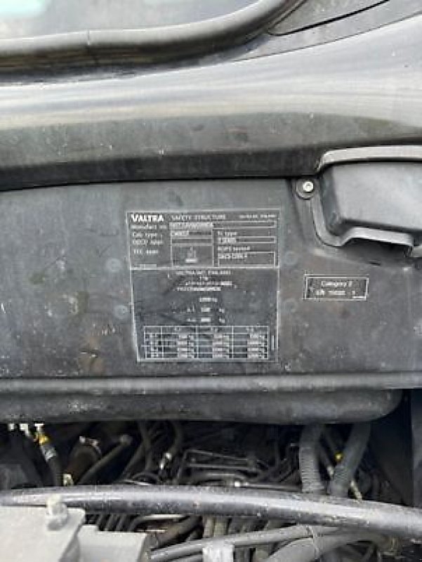 Traktor des Typs Valtra T254V, Gebrauchtmaschine in Sainte-Croix-en-Plaine (Bild 16)