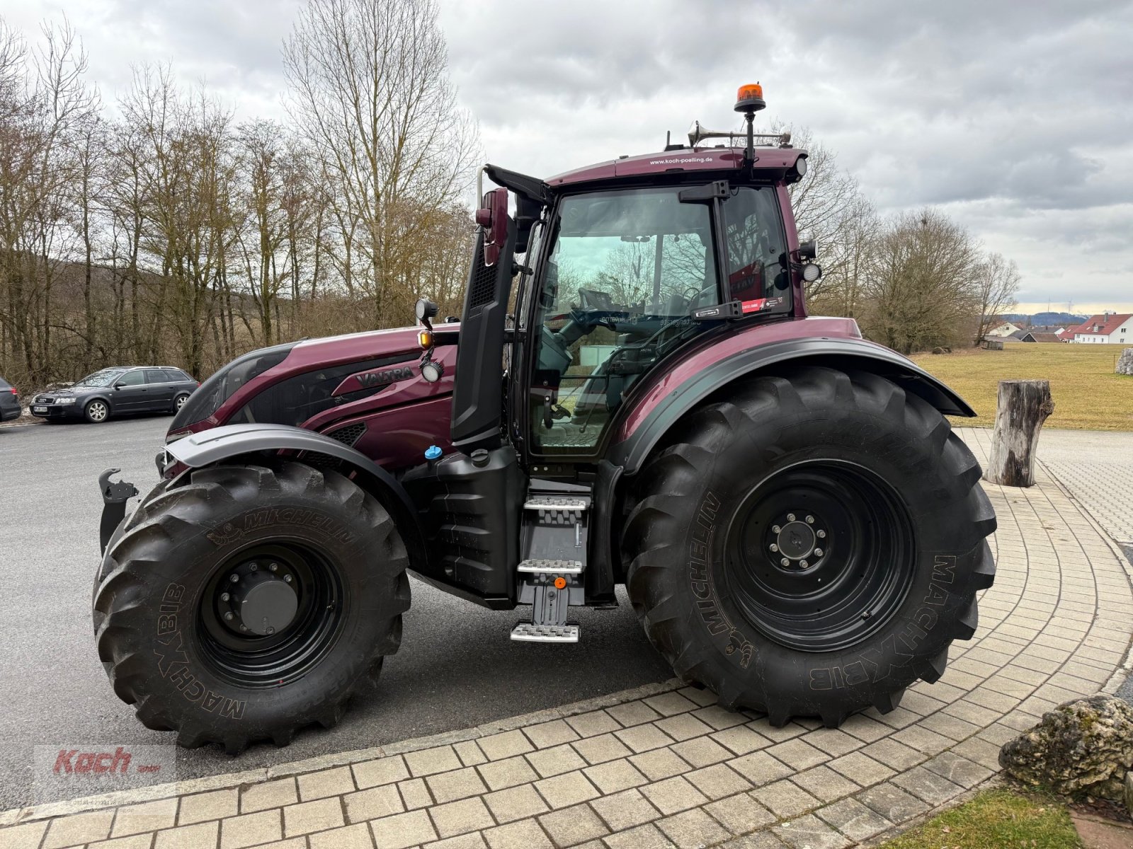 Traktor des Typs Valtra T255 Active, Neumaschine in Neumarkt / Pölling (Bild 8)