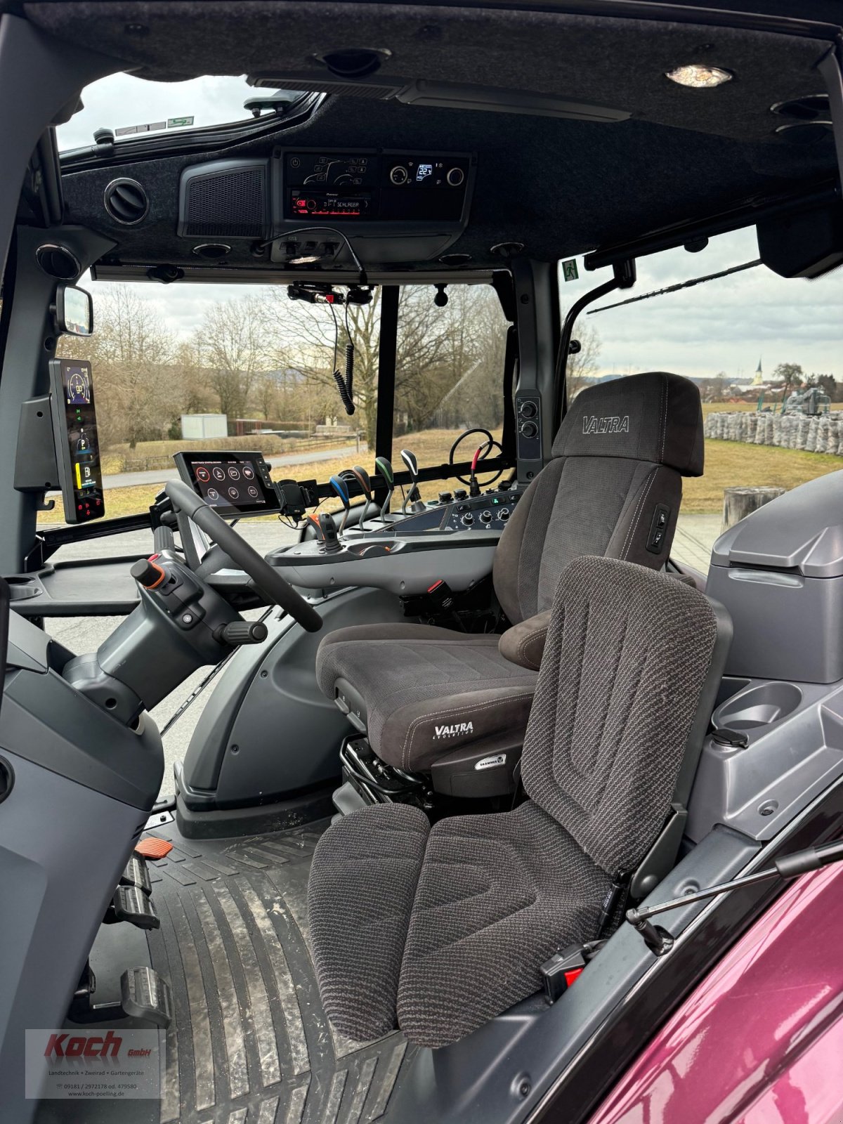 Traktor des Typs Valtra T255 Active, Neumaschine in Neumarkt / Pölling (Bild 12)