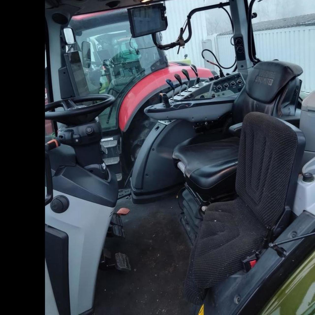 Traktor типа Valtra T255, Gebrauchtmaschine в Vehlow (Фотография 4)