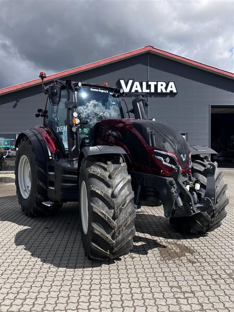 Traktor a típus Valtra T255V klar til Demo og kan finansieres., Gebrauchtmaschine ekkor: Høng (Kép 1)