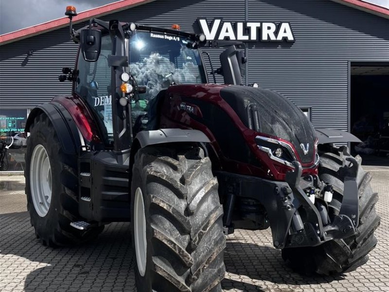 Traktor typu Valtra T255V klar til Demo og kan finansieres., Gebrauchtmaschine w Høng