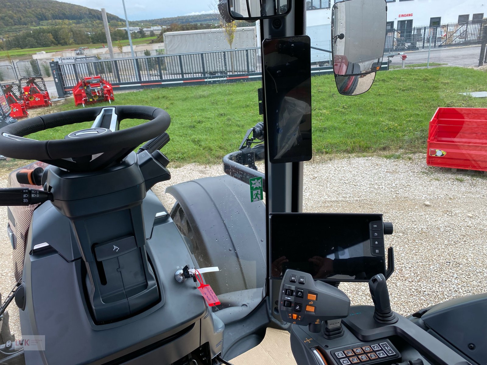 Traktor des Typs Valtra T255V, Neumaschine in Weißenburg (Bild 6)