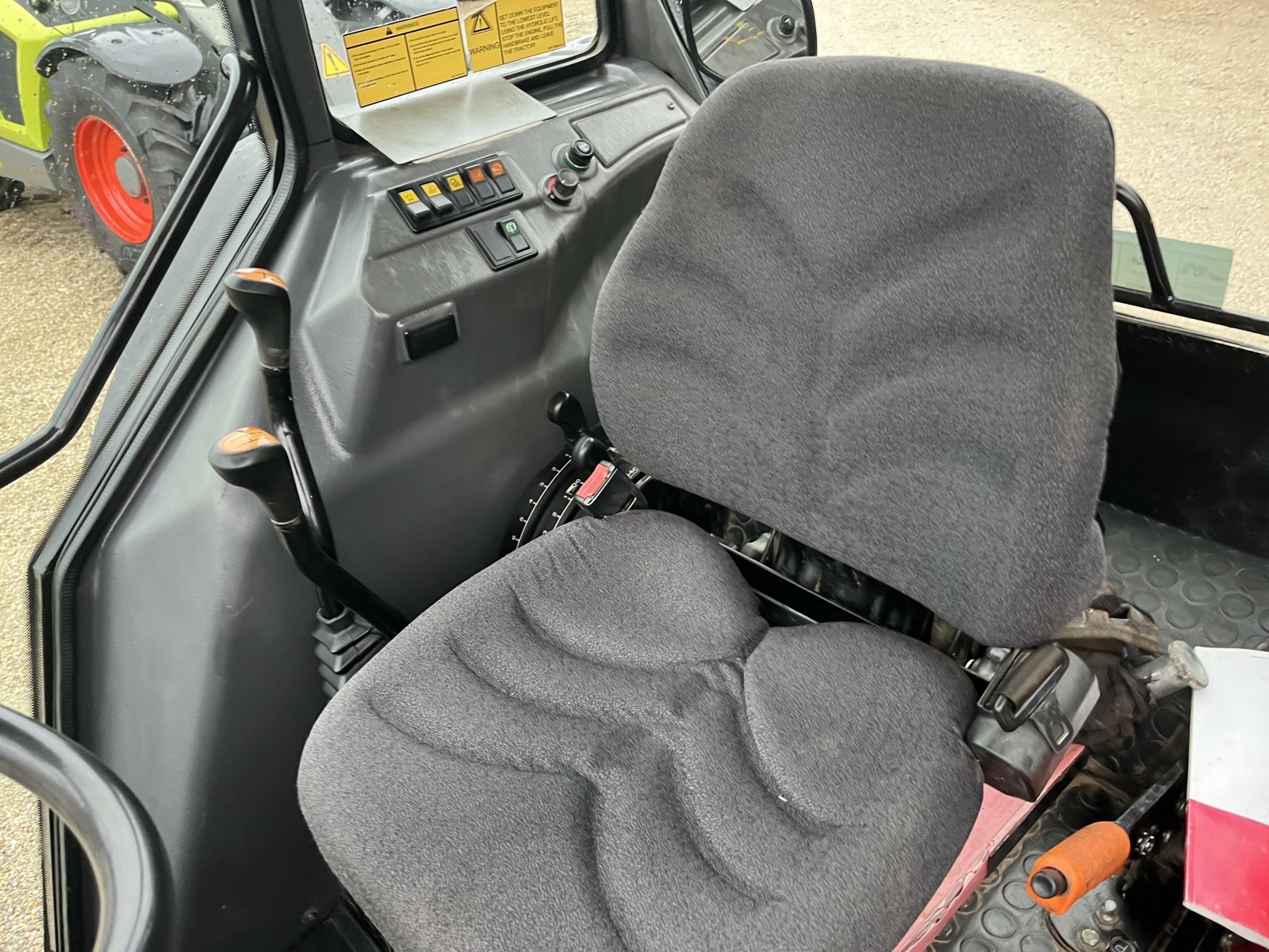 Traktor des Typs Valtra TRACTEUR A73C, Gebrauchtmaschine in PONTIVY (Bild 7)