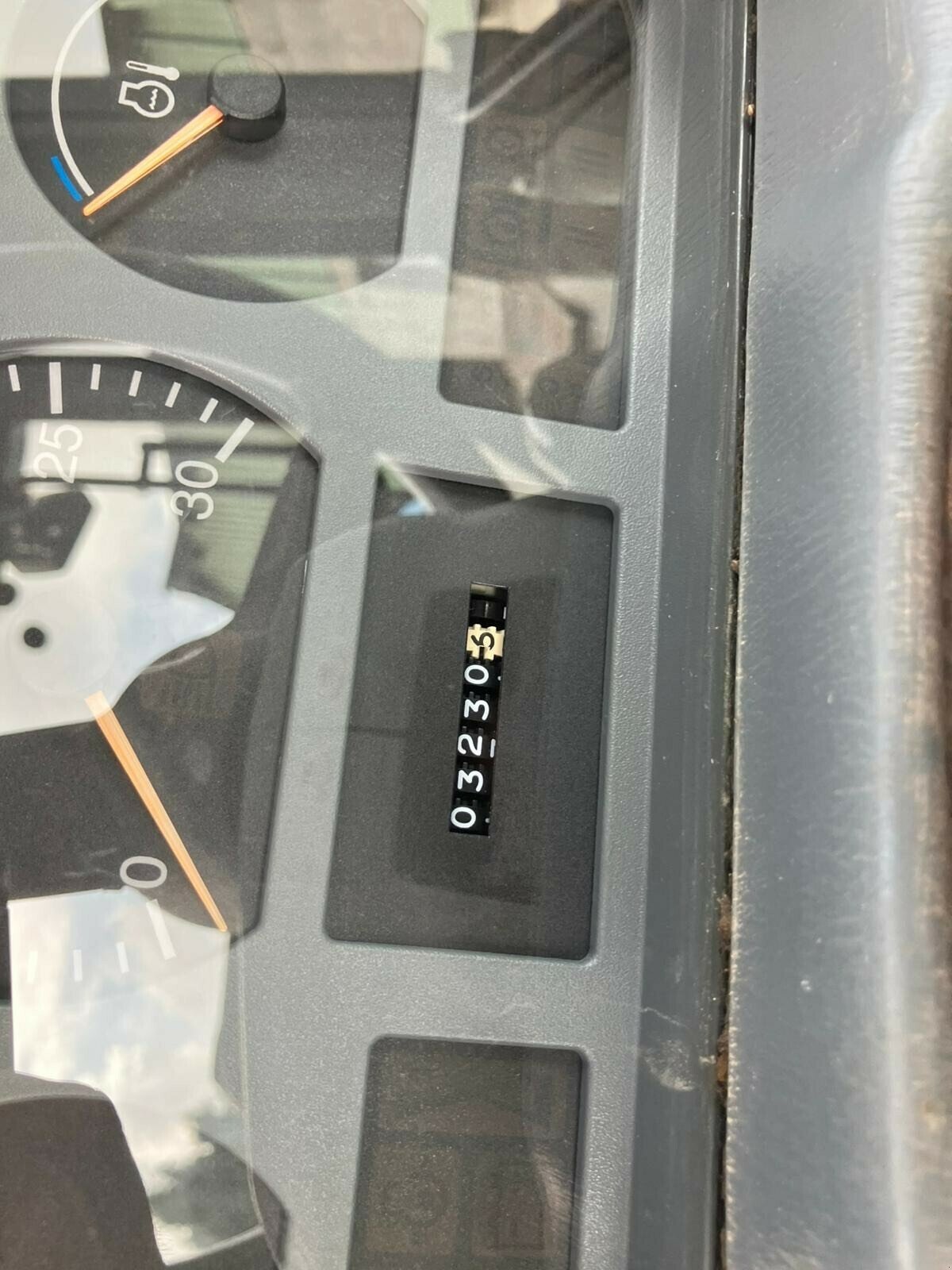 Traktor типа Valtra TRACTEUR A85, Gebrauchtmaschine в PONTIVY (Фотография 9)