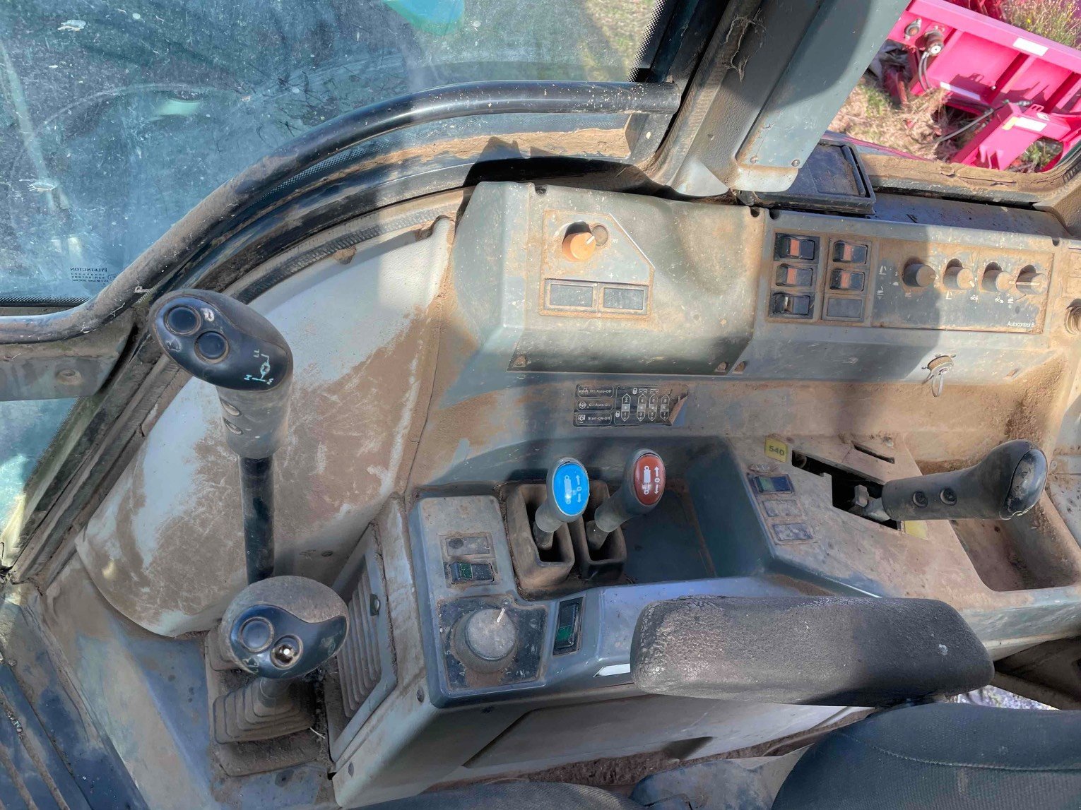 Traktor типа Valtra Tracteur agricole T 120 Valtra, Gebrauchtmaschine в LA SOUTERRAINE (Фотография 10)