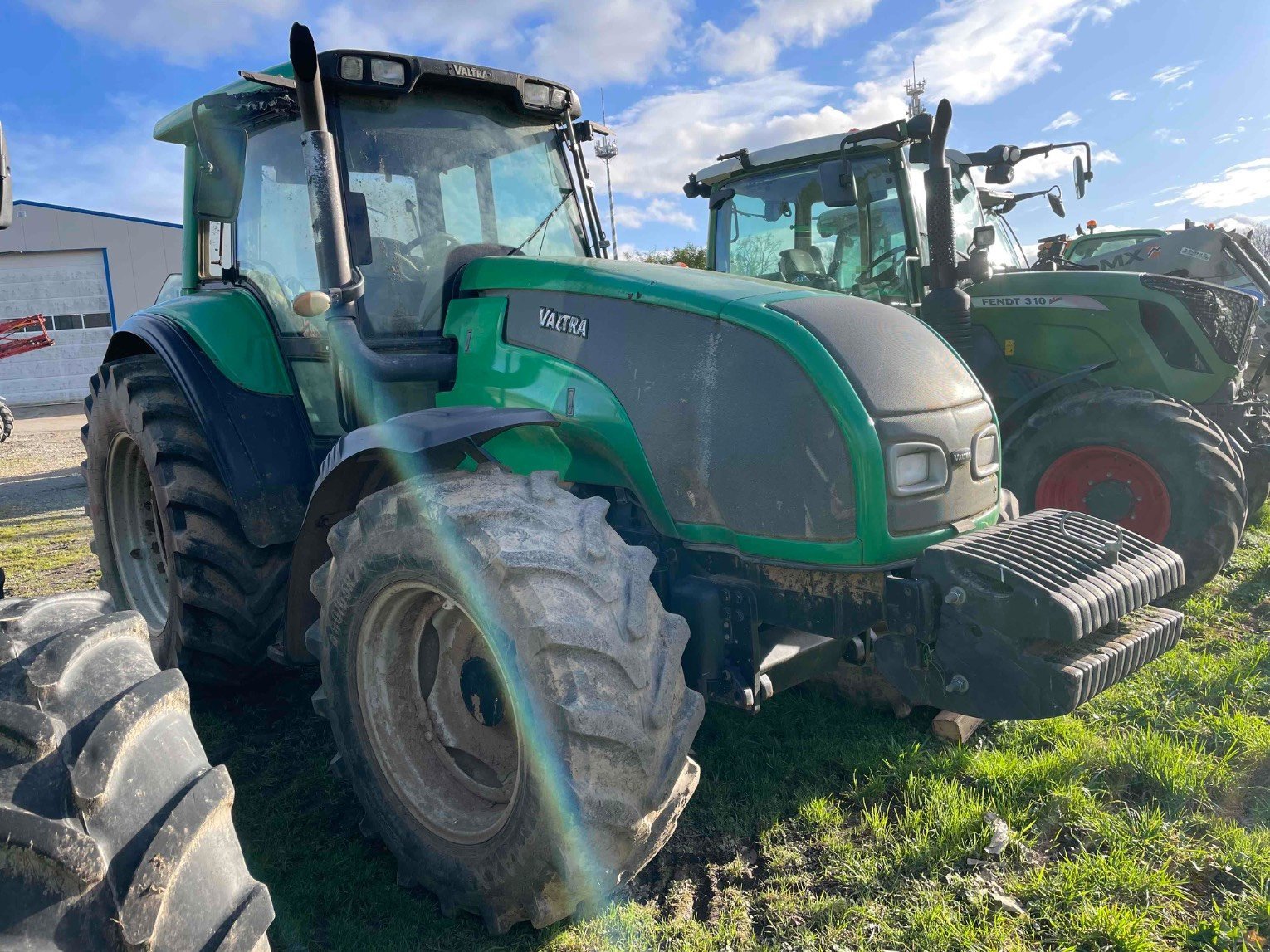 Traktor van het type Valtra Tracteur agricole T 120 Valtra, Gebrauchtmaschine in LA SOUTERRAINE (Foto 3)