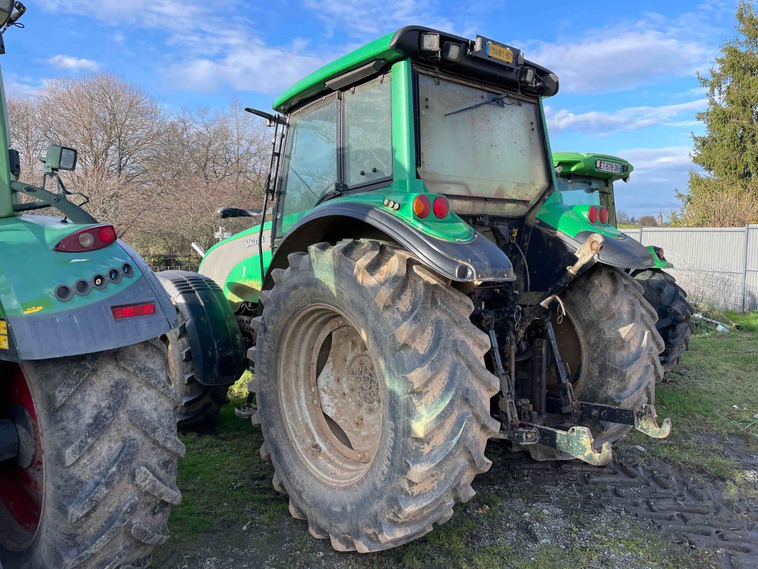 Traktor van het type Valtra Tracteur agricole T 120 Valtra, Gebrauchtmaschine in LA SOUTERRAINE (Foto 4)