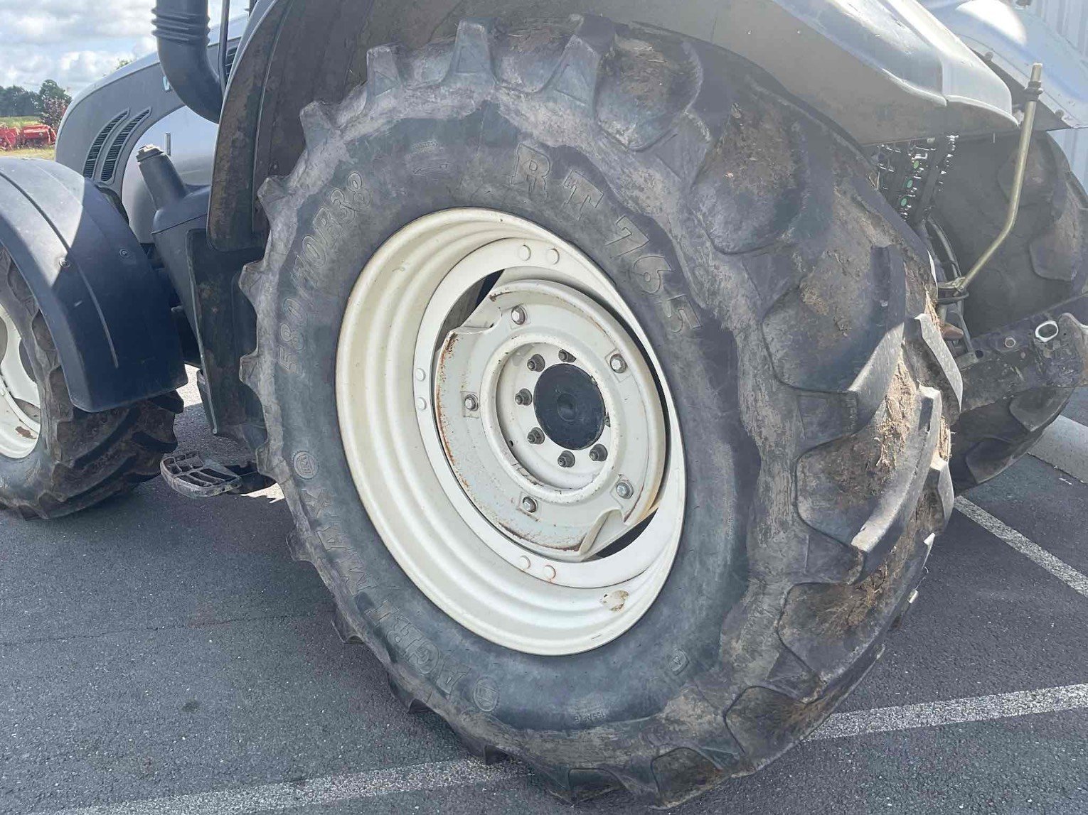 Traktor des Typs Valtra Tracteur agricole T152DIRECT 4RM Valtra, Gebrauchtmaschine in SAINT CLAIR SUR ELLE (Bild 11)