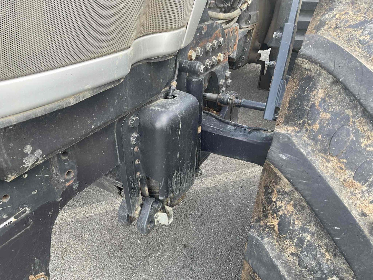 Traktor des Typs Valtra Tracteur agricole T152DIRECT 4RM Valtra, Gebrauchtmaschine in SAINT CLAIR SUR ELLE (Bild 8)