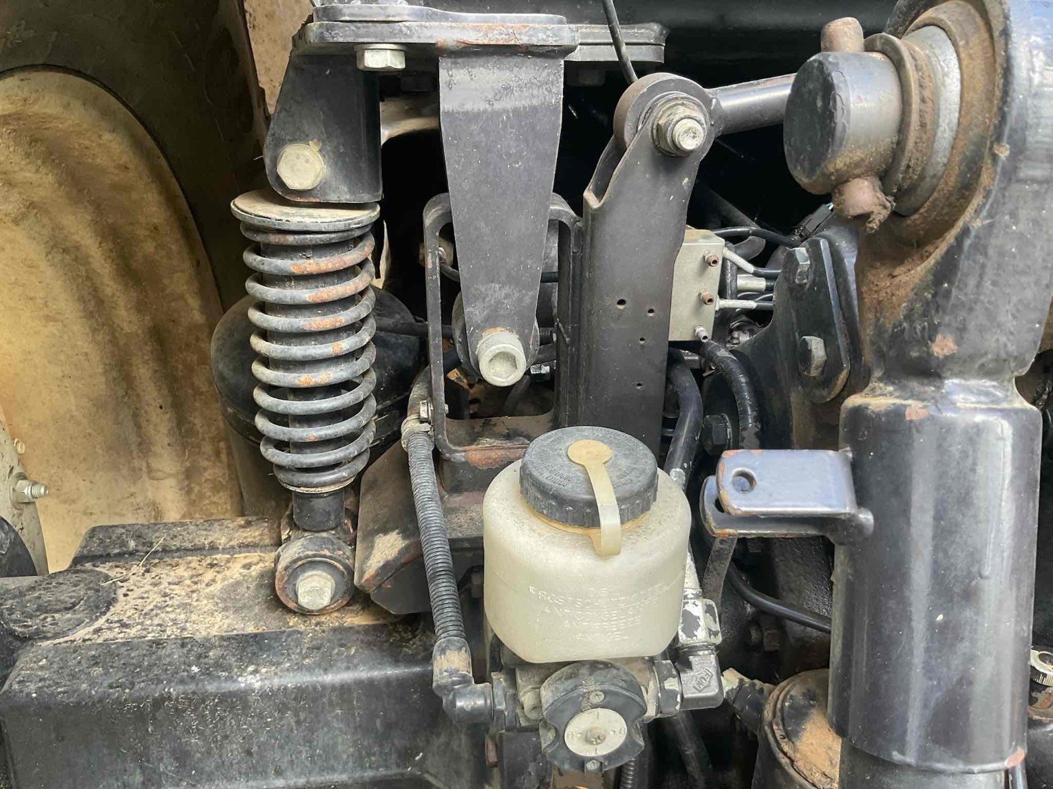 Traktor des Typs Valtra Tracteur agricole T152DIRECT 4RM Valtra, Gebrauchtmaschine in SAINT CLAIR SUR ELLE (Bild 9)