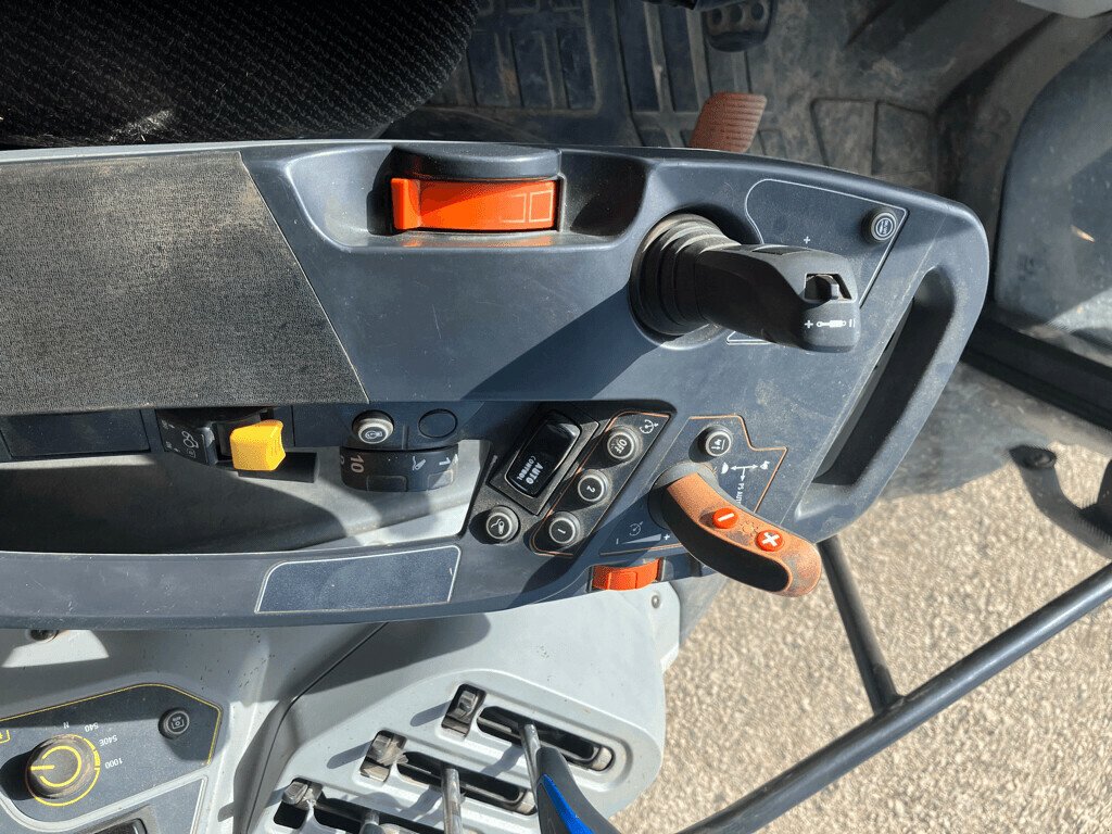 Traktor des Typs Valtra TRACTEUR VALTRA G115, Gebrauchtmaschine in VAROIS & CHAIGNOT (Bild 7)