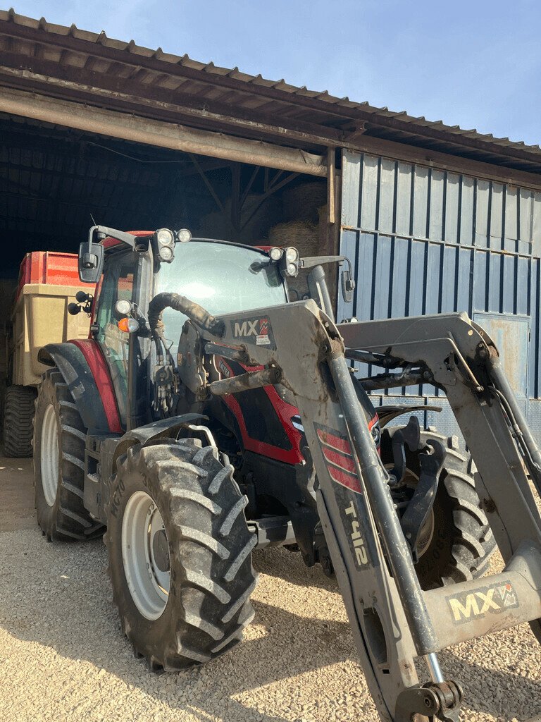 Traktor des Typs Valtra TRACTEUR VALTRA G115, Gebrauchtmaschine in VAROIS & CHAIGNOT (Bild 3)