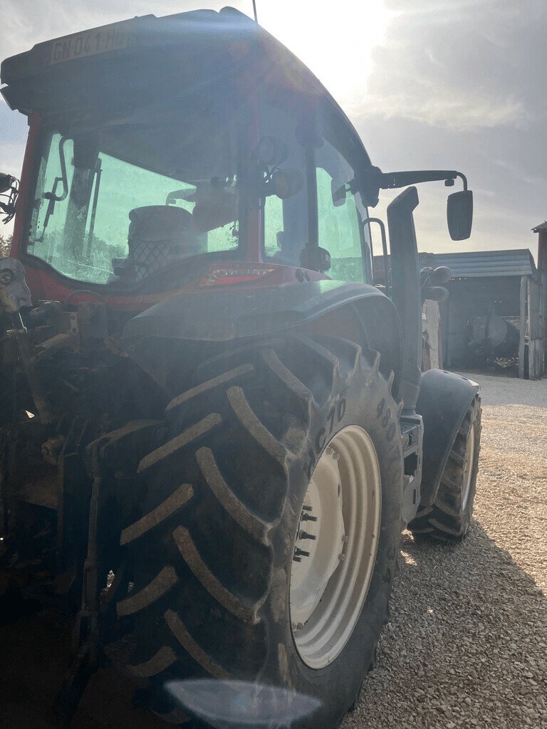 Traktor des Typs Valtra TRACTEUR VALTRA G115, Gebrauchtmaschine in VAROIS & CHAIGNOT (Bild 4)