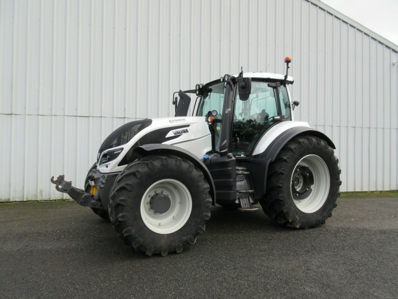Traktor of the type Valtra TRACTEUR VALTRA T 214 DIRECT, Gebrauchtmaschine in PLOUIGNEAU (Picture 1)