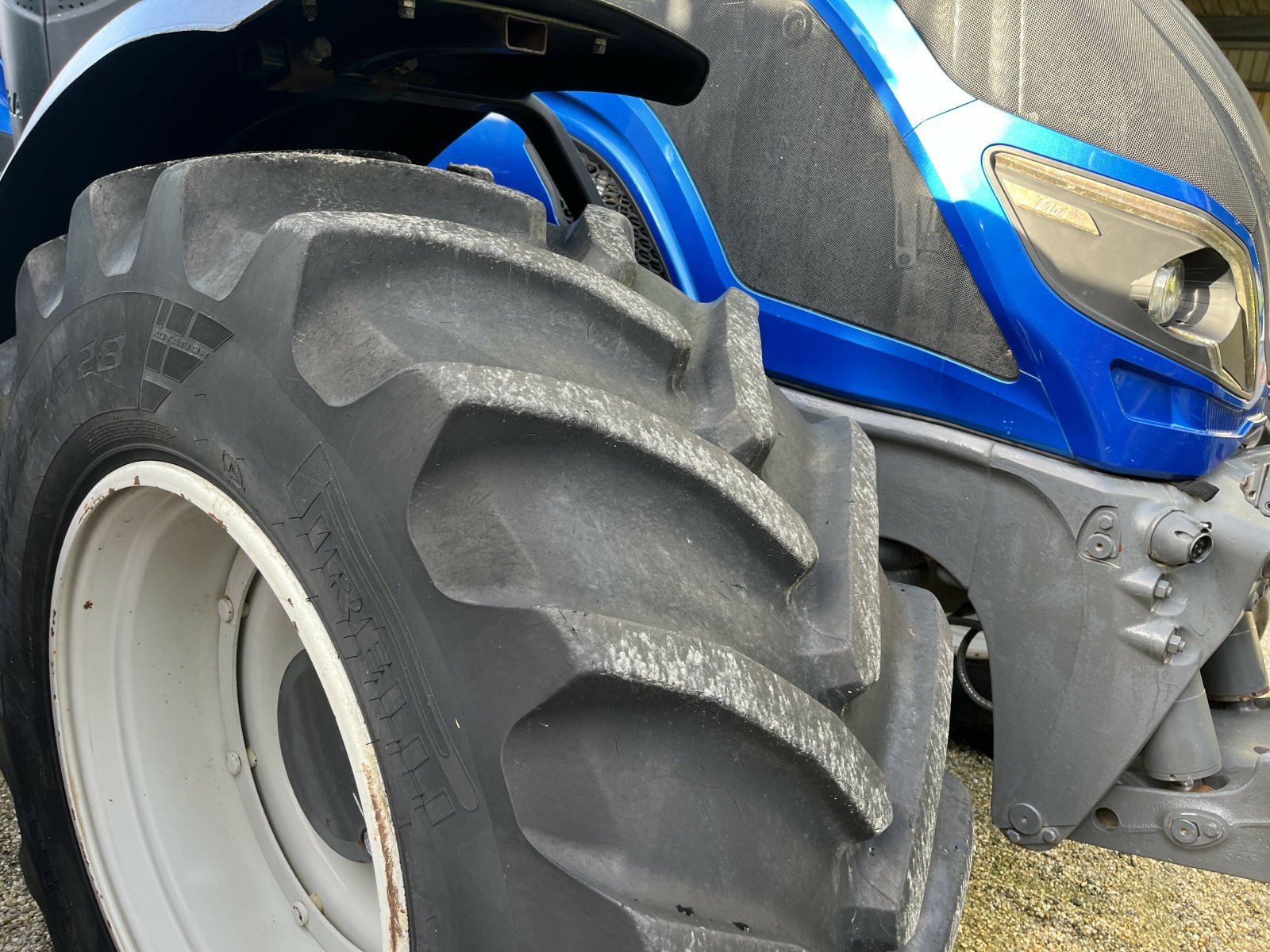 Traktor Türe ait Valtra TRACTEUR VALTRA T154 ACTIVE, Gebrauchtmaschine içinde PONTIVY (resim 2)