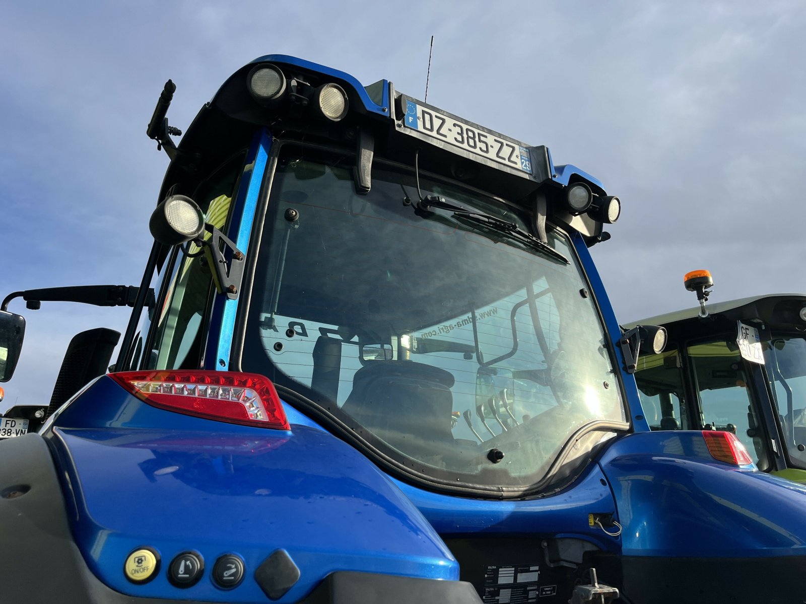 Traktor Türe ait Valtra TRACTEUR VALTRA T154 ACTIVE, Gebrauchtmaschine içinde PONTIVY (resim 9)