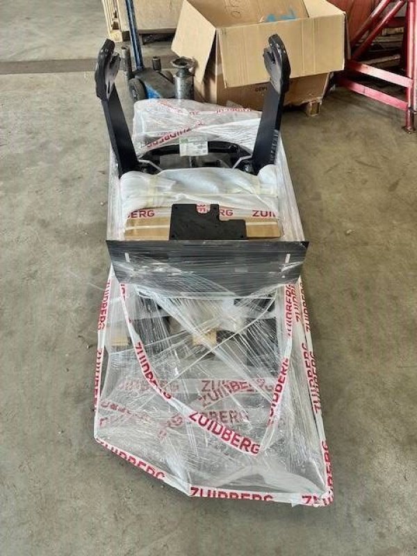 Traktor of the type Valtra Valmet Zuidberg Fronthef, Neumaschine in Marknesse (Picture 5)