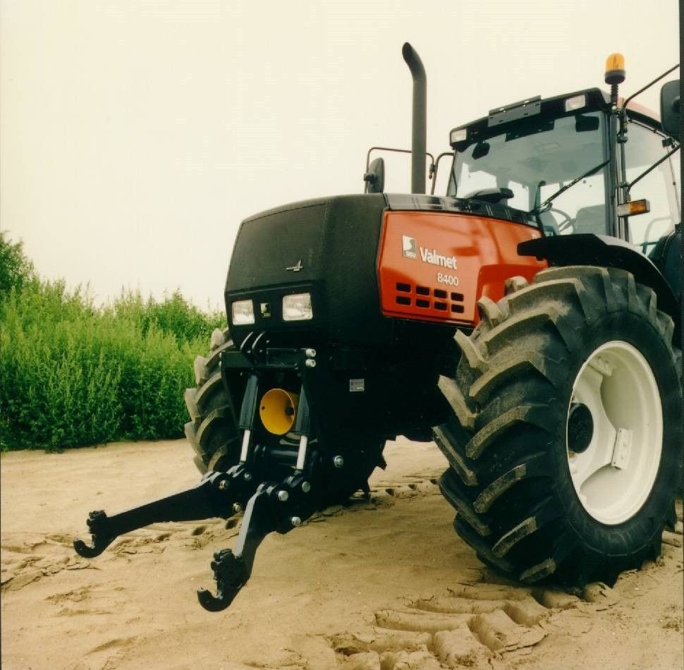Traktor of the type Valtra Valmet Zuidberg Fronthef, Neumaschine in Marknesse (Picture 9)