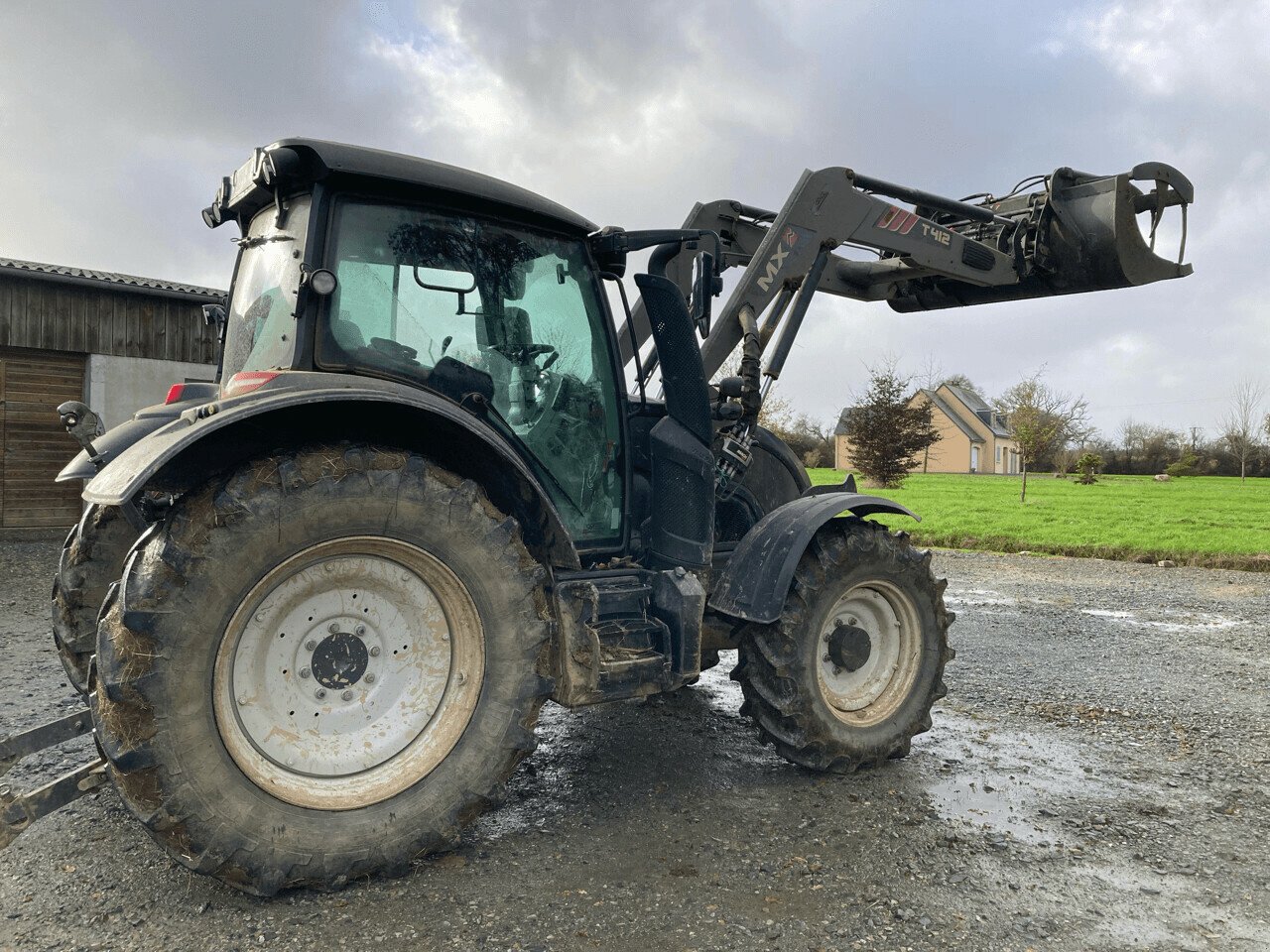 Traktor of the type Valtra VALTRA N 134, Gebrauchtmaschine in ST CLEMENT DE LA PLACE (Picture 3)