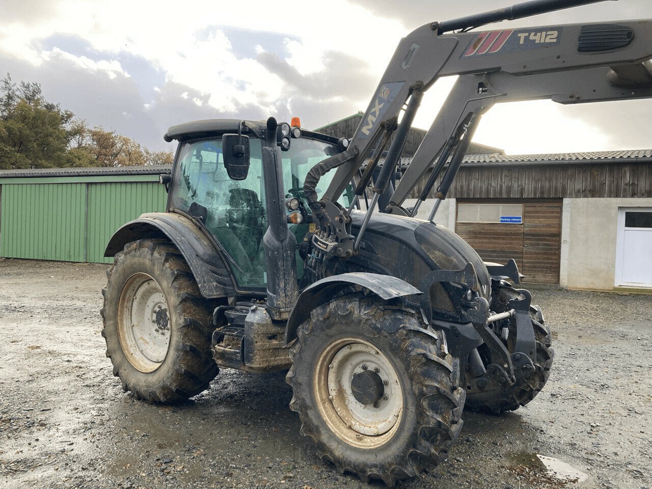 Traktor of the type Valtra VALTRA N 134, Gebrauchtmaschine in ST CLEMENT DE LA PLACE (Picture 2)