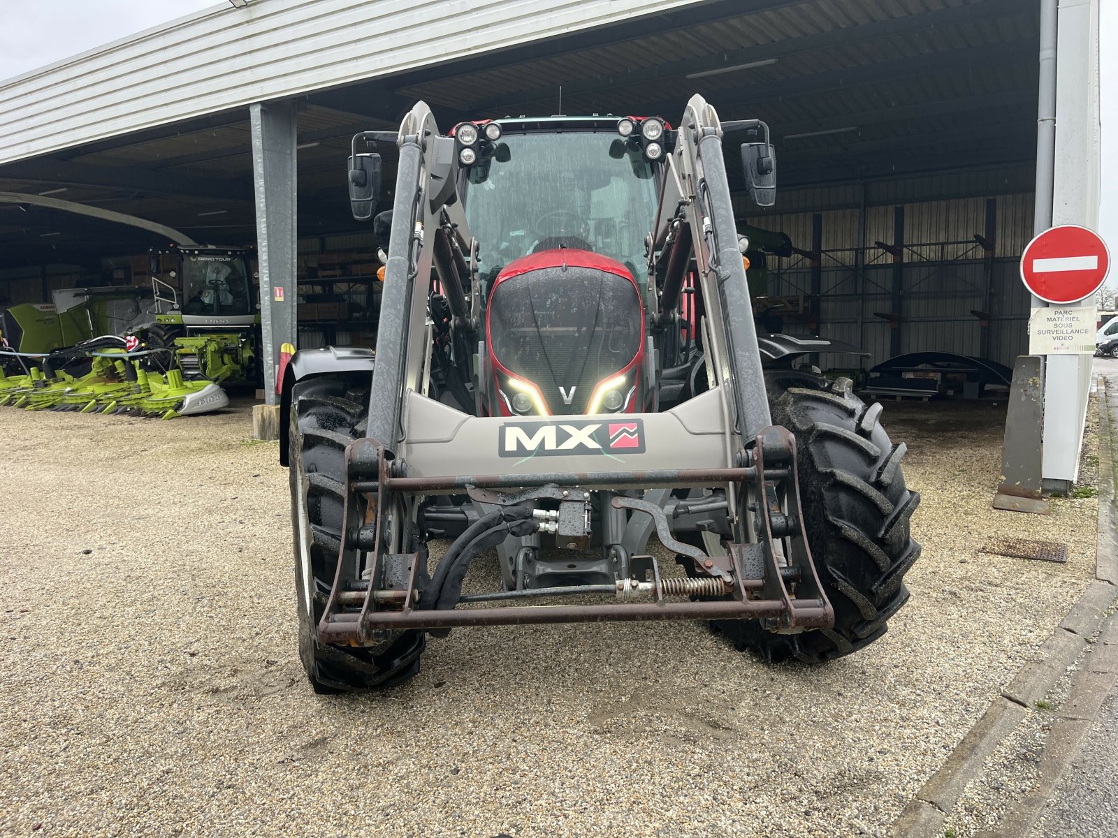 Traktor vrste Valtra VALTRA N135 + T412, Gebrauchtmaschine v PONTIVY (Slika 8)