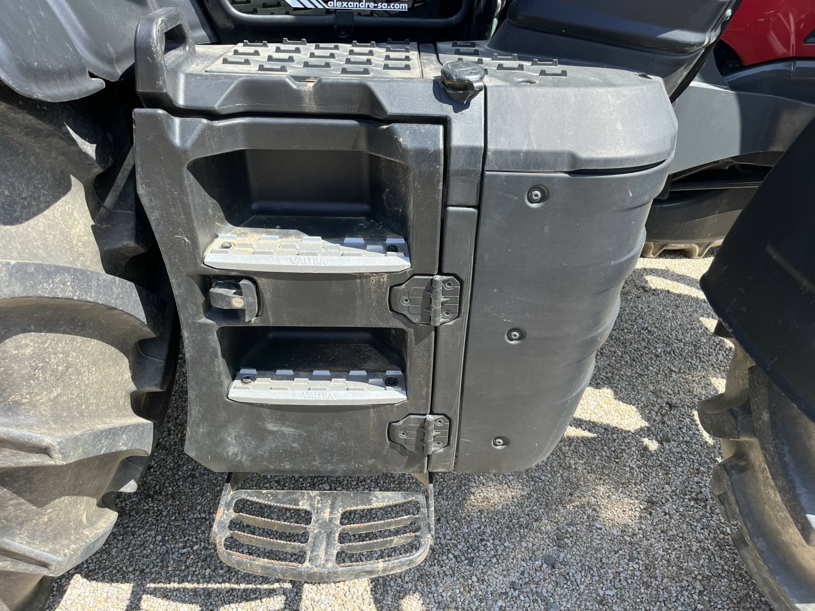 Traktor tipa Valtra VALTRA N135 + T412, Gebrauchtmaschine u PONTIVY (Slika 3)