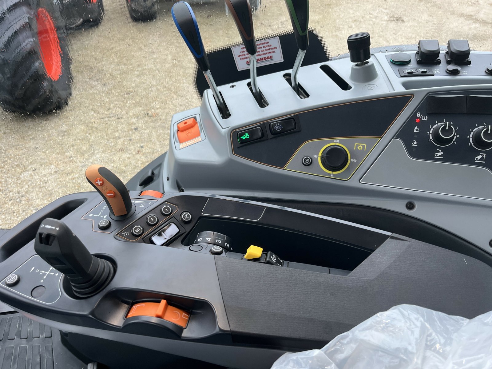 Traktor vrste Valtra VALTRA N135 + T412, Gebrauchtmaschine v PONTIVY (Slika 10)