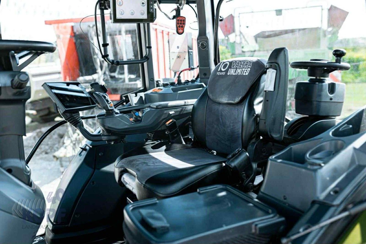 Traktor typu Valtra Valtra Q305 Rüfa Unlimited, Gebrauchtmaschine w Schutterzell (Zdjęcie 26)