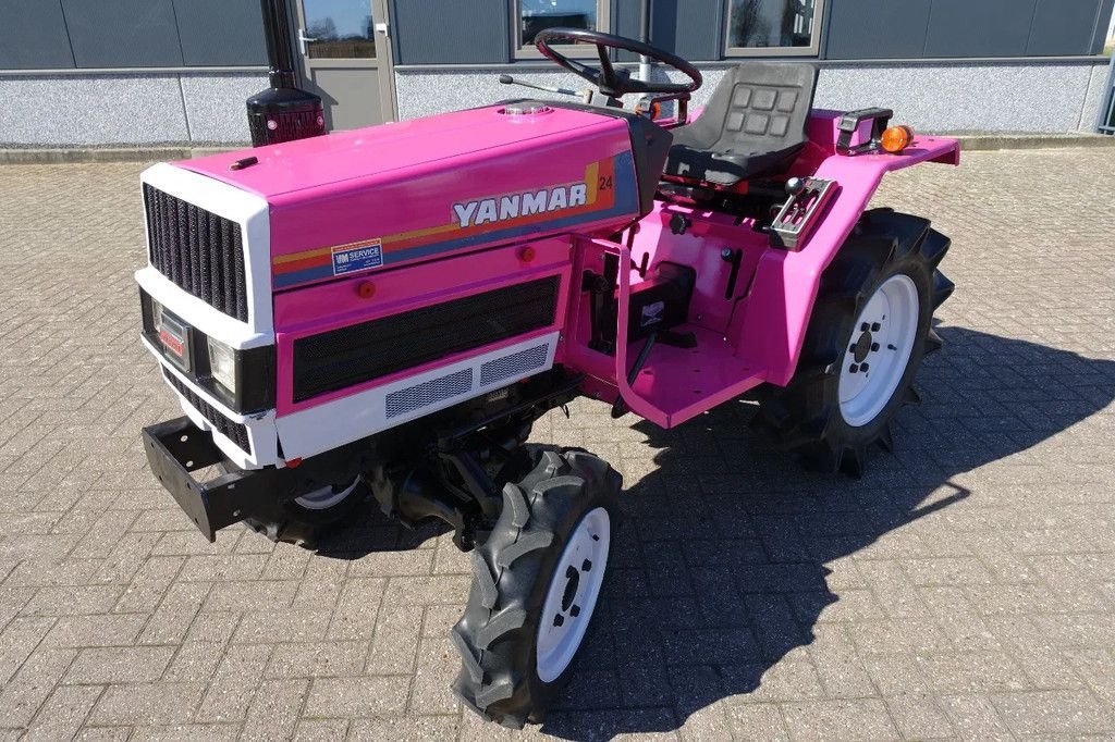 Traktor des Typs Yanmar F14D 4wd / 0635 Draaiuren / Pink Edition, Gebrauchtmaschine in Swifterband (Bild 3)