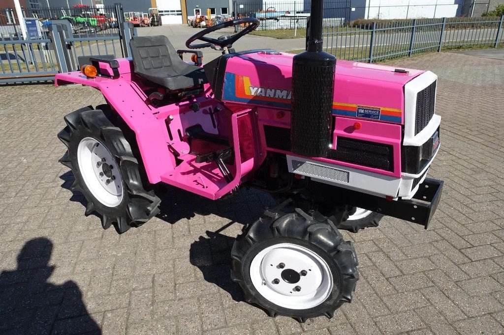 Traktor des Typs Yanmar F14D 4wd / 0635 Draaiuren / Pink Edition, Gebrauchtmaschine in Swifterband (Bild 2)