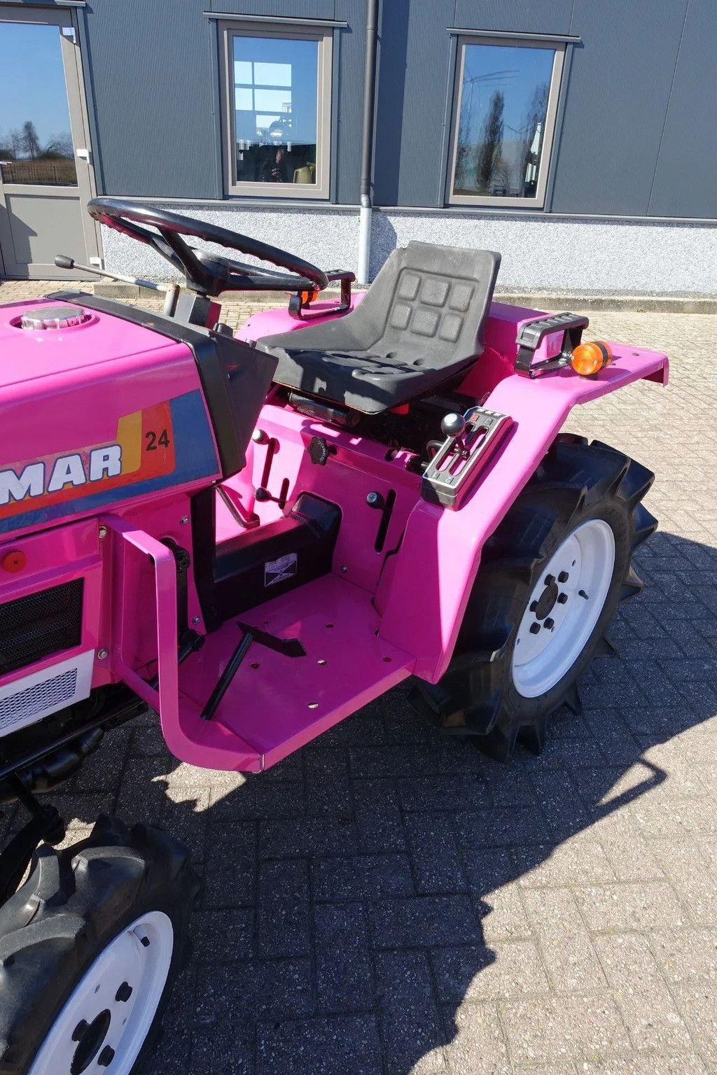 Traktor des Typs Yanmar F14D 4wd / 0635 Draaiuren / Pink Edition, Gebrauchtmaschine in Swifterband (Bild 8)