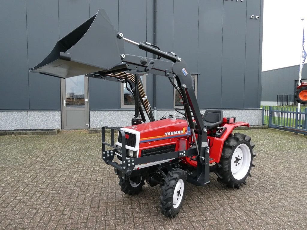Traktor des Typs Yanmar F16D 4wd / 0571 Draaiuren / Voorlader, Gebrauchtmaschine in Swifterband (Bild 3)