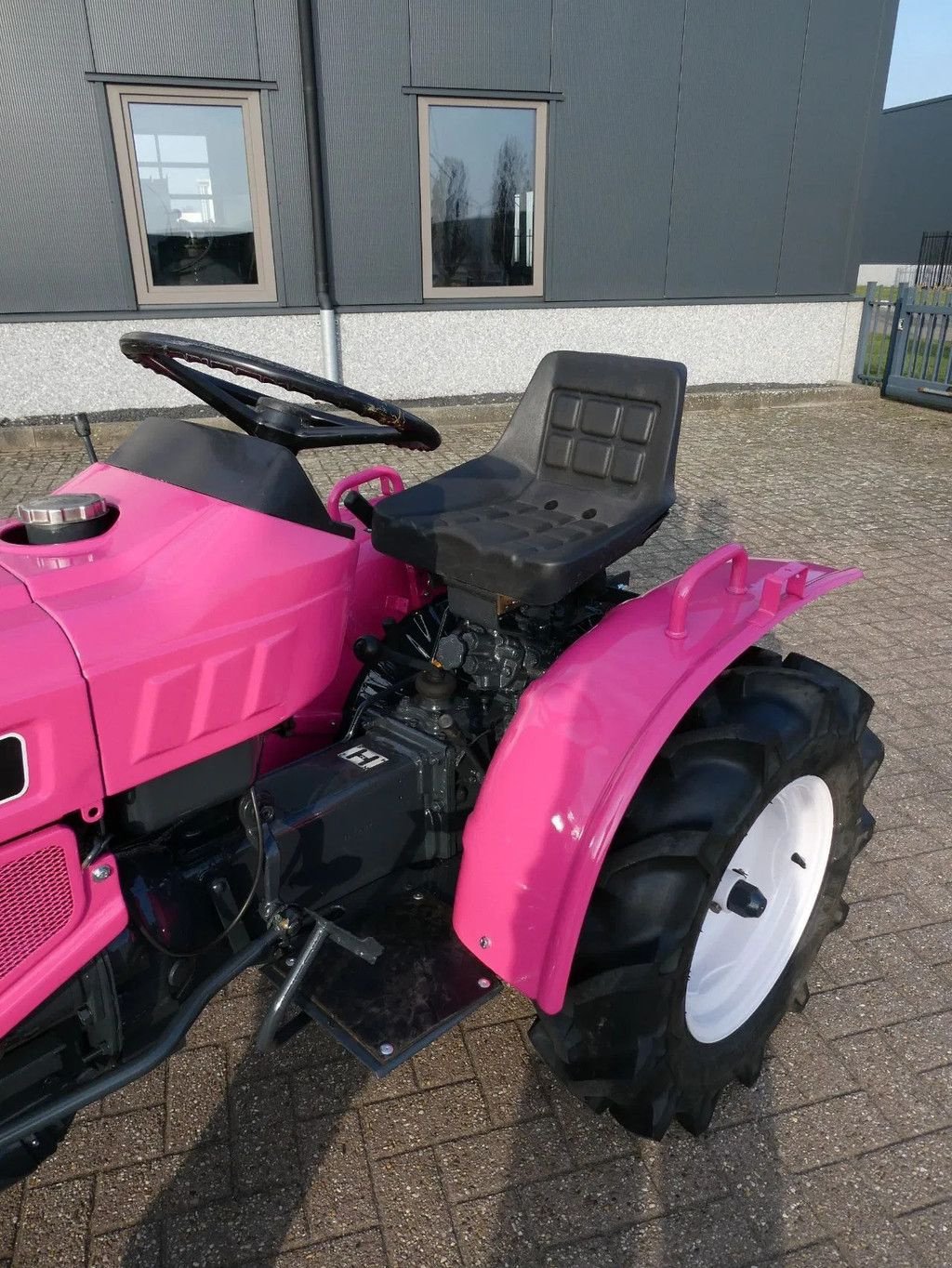 Traktor typu Yanmar YM1301 4wd / 339 Draaiuren / Pink Edition, Gebrauchtmaschine v Swifterband (Obrázek 9)
