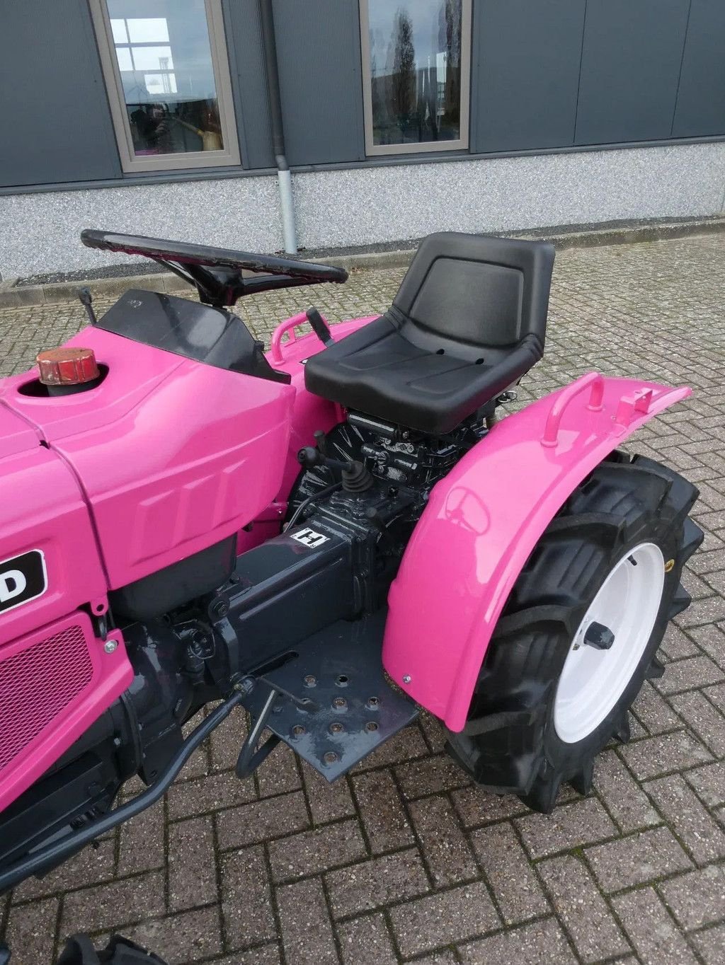 Traktor typu Yanmar YM1401 4wd / 320 Draaiuren / Pink Edition, Gebrauchtmaschine v Swifterband (Obrázek 9)
